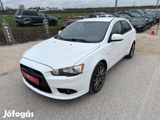 Mitsubishi Lancer Sportback 1.6 Invite 3 év kit...