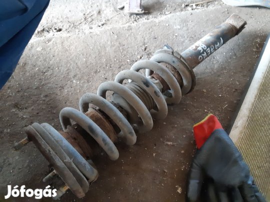 Mitsubishi Pajero Bal Első Lengéscsillapító + Rugó