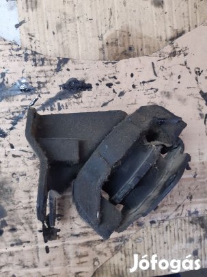 Mitsubishi Pajero II Motortartó Bak
