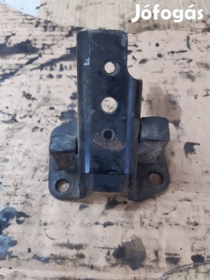 Mitsubishi Pajero II Motortartó Bak