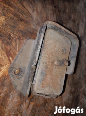 Mitsubishi Pajero Motortartó Bak