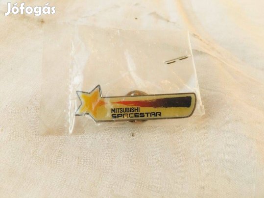 Mitsubishi Spacestar kitűző, bross
