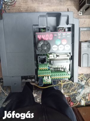 Mitsubishi frekvenciaváltó 2'2kw 220V 