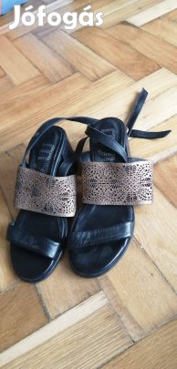 Mjus magassarkú szépség - arany/fekete csipkés bőrszandál