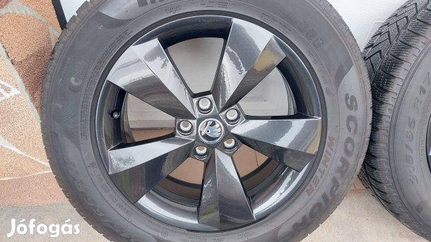 Mmm Gyári ,új szerű Skoda Kodiaq 17 Fekete alufelni ,téli gumi 5x112