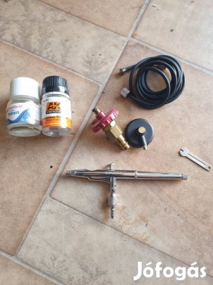 Modelezéshez használt kis festék szóró pisztoly