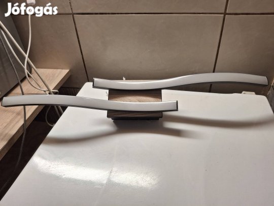 Modern Hullámvonalas LED Fali Lámpa - Fa hatású design