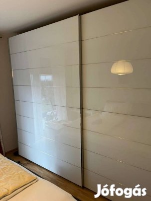 Modern Magasfény hatású üveglapos Fehér toló ajtós gardrób