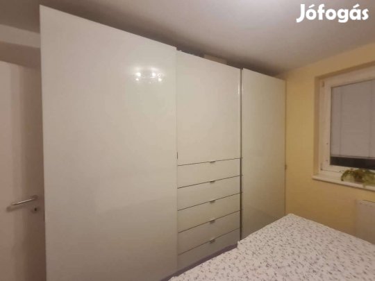 Modern Magasfényű Fehér toló ajtós gardrób szekrény