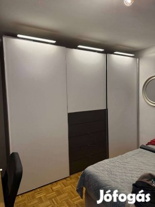 Modern Magasfényű fehér toló ajtós gardrób szekrény