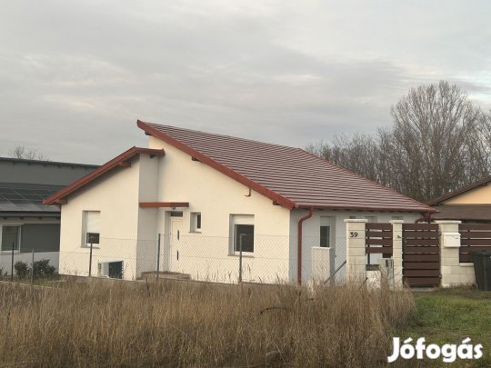 Modern, energiatakarékos családi ház eladó Vácrátóton  Szent István