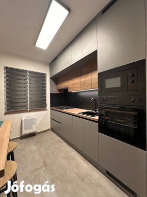 Modern, felújított, erkélyes lakás eladó Kalocsán azonnal költözhető