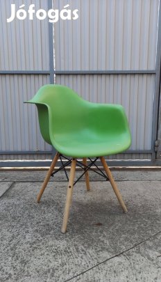 Modern, kényelmes, kerti karosszék (bükk lábakkal)eladó