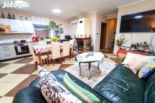 Modern, minden igényt kielégítő családi ház eladó az Olajfa lakóparkba