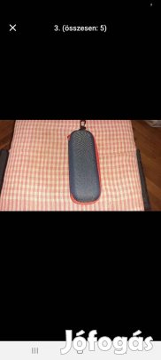 Modern, zipzáros szemüveg tartó  akasztóval.