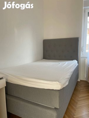 Modern ágy matraccal