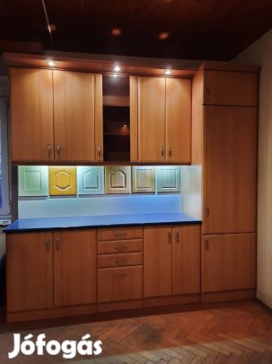 Modern bükk MDF konyhabútor (AP125)