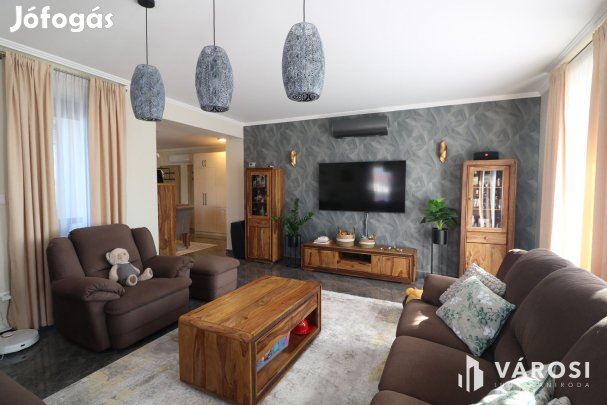 Modern családias otthon Mórahalmon.