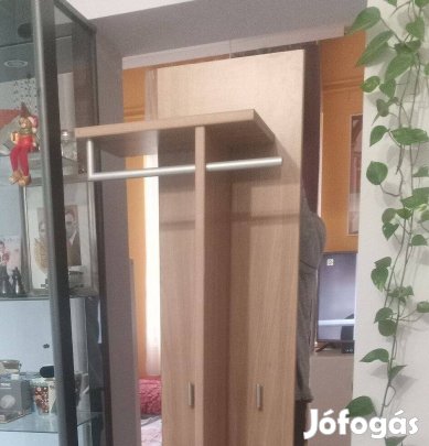 Modern előszobafal, fogas, kalap és cipőtartó polccal. Újszerű állapot