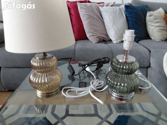 Modern és elegáns asztali lámpa