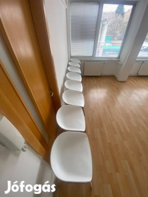 Modern fehér-fahatású fém lábú bárszékek eladók 8 darab