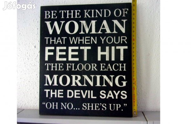 Modern feliratos kép Újpest központ közelében