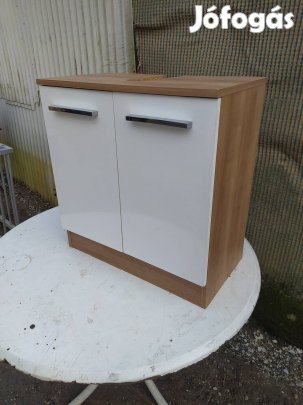 Modern fürdőszoba csap szekrény 