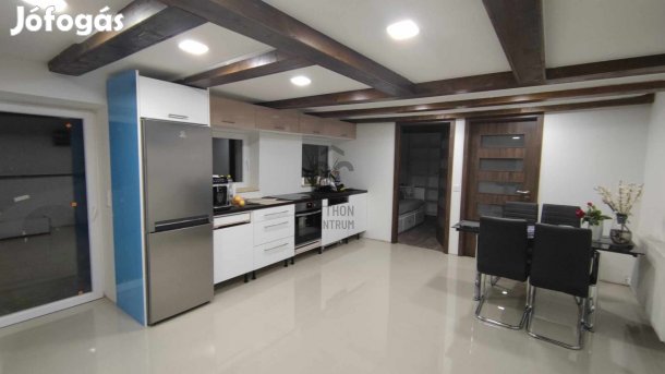 Modern ház erdő közelében ahová csak költözni kell!!