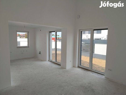 Modern ikerház Nyíregyháza-Oroson