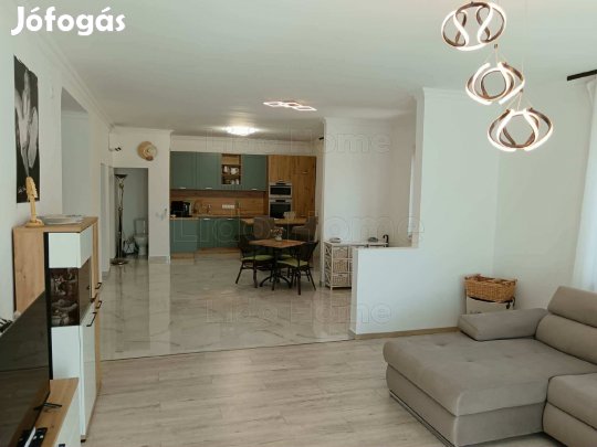 Modern lakás nagy terasszal