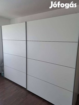 Modern matt fehér toló ajtós gardrób szekrény