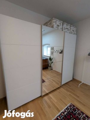 Modern matt fehér tükrös toló ajtós gardrób szekrény