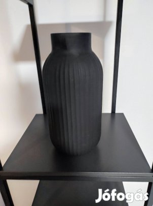 Modern matt fekete váza Bordázott felületű, skandináv stílus