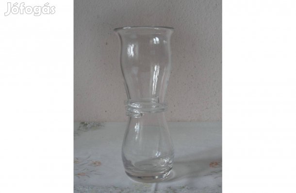 Modern öntött üveg váza