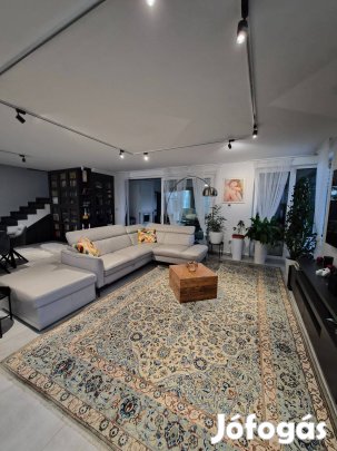 Modern otthon eladó Nyíregyháza frekventált városrészén!