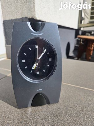 Modern szürke ébresztőóra Letisztult design