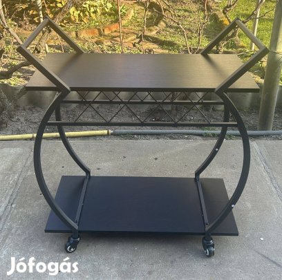 Modern tálaló kocsi bor tartóval