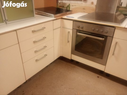 Modern vanília konyhabútor komplett gépekkel szép állapotban 
