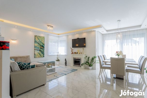 Mogyoród, Fóti út, 182 m2-es, ikerház, 6 szobás, extrán felszerelt
