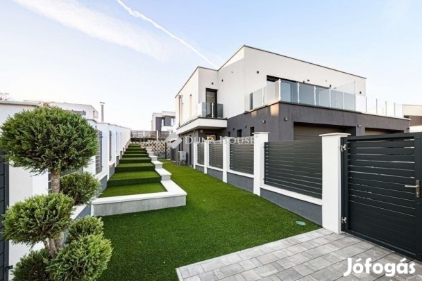 Mogyoródi 178 nm-es ház eladó