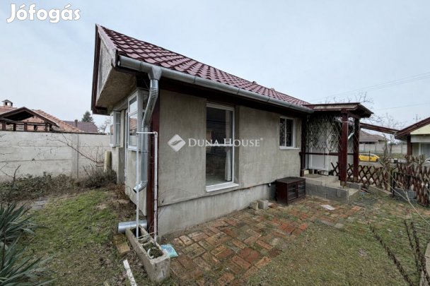 Mogyoródi 40 nm-es ház eladó