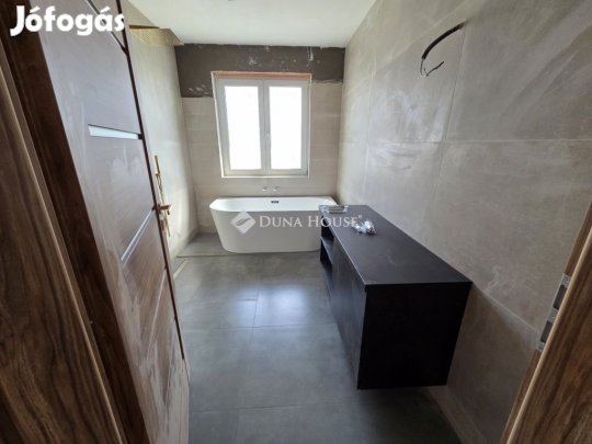 Mogyoródi eladó 198 nm-es ház