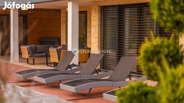 Mogyoródi eladó 416 nm-es ház