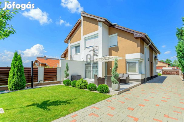 Mogyoródi eladó tégla ikerház