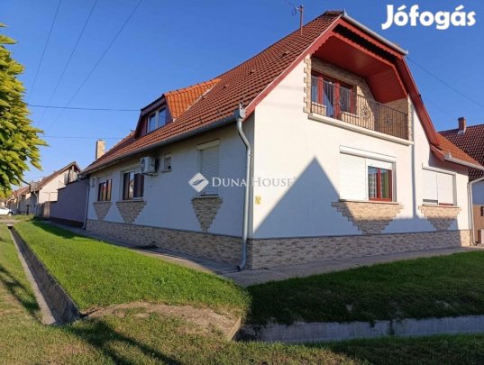 Mohácsi 131 nm-es ház eladó