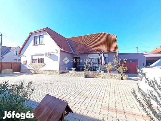 Mohácsi 131 nm-es ház eladó