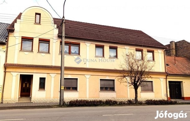 Mohácsi 265 nm-es ház eladó