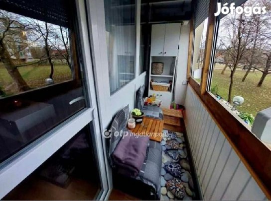 Mohácsi 54 nm-es lakás eladó