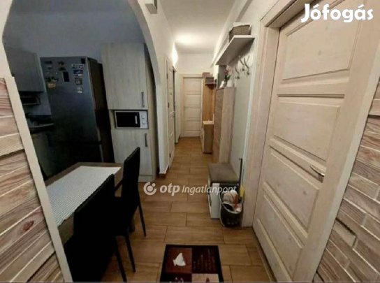 Mohácsi 54 nm-es lakás eladó