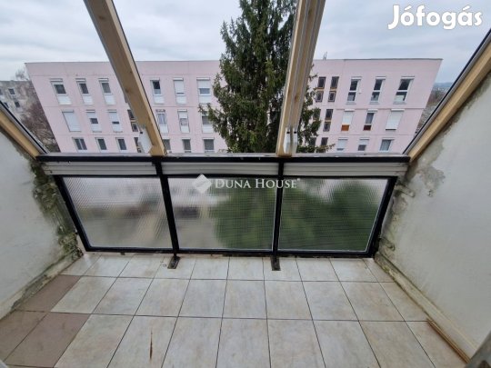 Mohácsi eladó 59 nm-es lakás